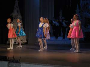 Ансамбль "Семицветик" (рук. И.К.Хрисаниди) на городском концерте "Свет рождественской звезды". 2011г.