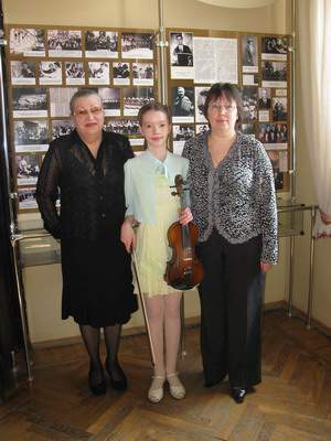 Л.Р.Донская, Полина Карпикова и И.Н.Фомина. 2011г.